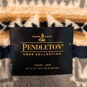 Pendleton Sherpa Throw Blanket